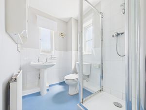 Ensuite Shower Room- click for photo gallery